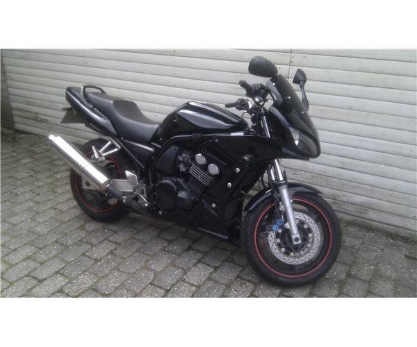 Stjålet mc sort Yamaga FZS600