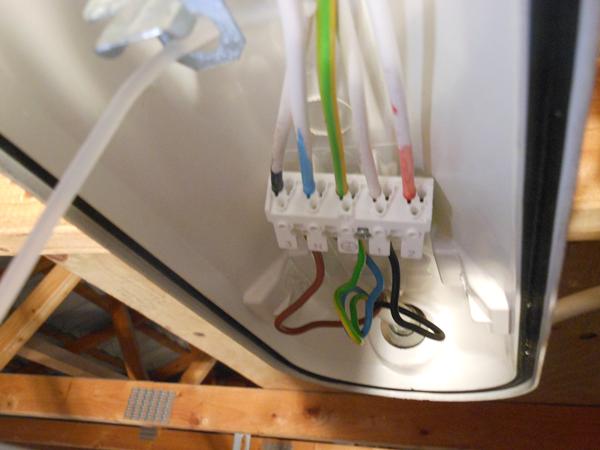 Hvad kaldes denne hvor kablerne samles