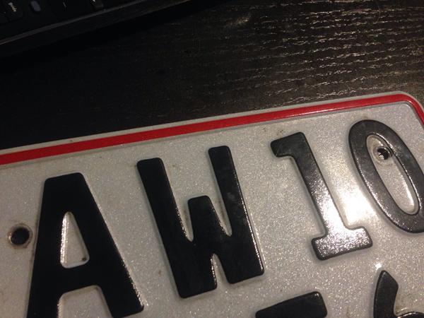 Flere huller i nummerplade?