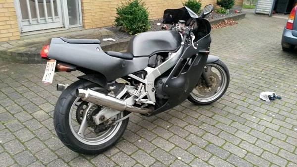 MERE LYD på gsxr 400 1989