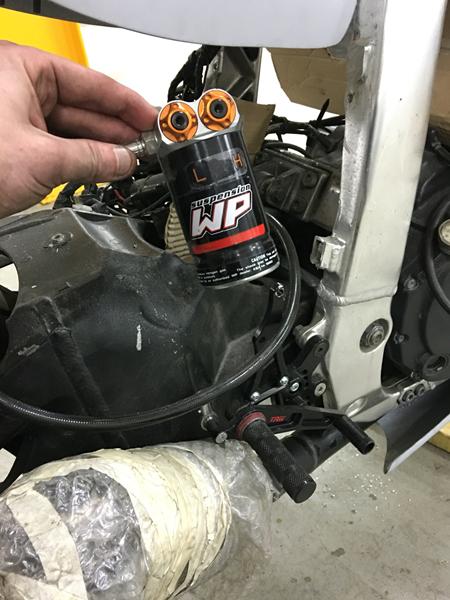 Korte slange til "gas beholder" @ bag dæmper.