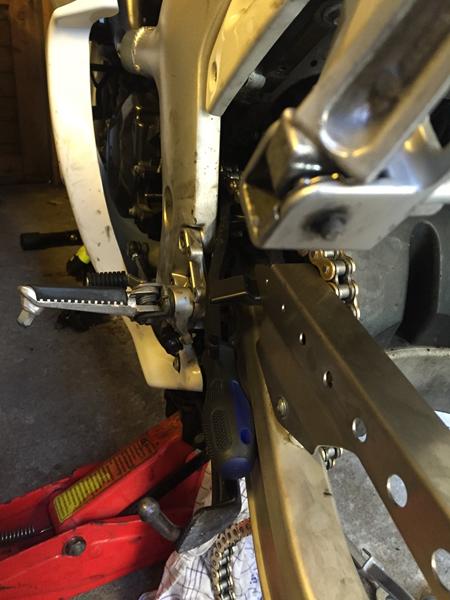 Hjælp angående kæde styrs gummi SV650s 02