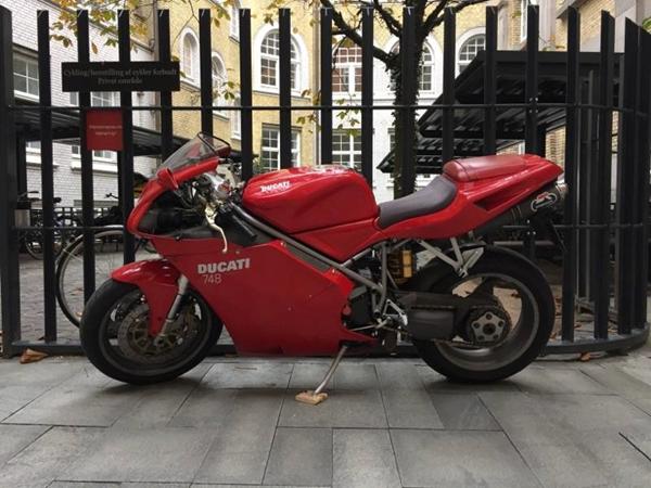 TYVERI AF DUCATI 748 - ØSTERBRO/KØBENHAVN