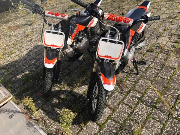 Søger en 30 Knallert der ligner en crosser eller en motorcykel