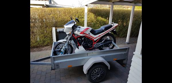 Hvad kan en gammel Honda VF 400 F koste ?