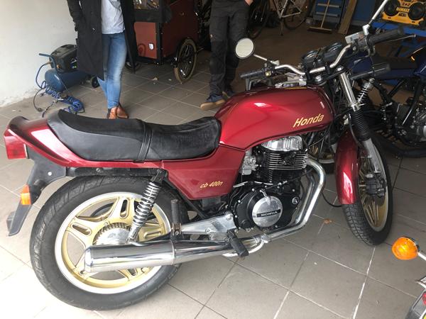 Honda CB400N 1983 droslet?