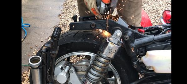 Bobber. Skære i chassiset.