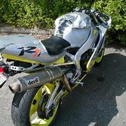 Yamaha YZF R1(R71)