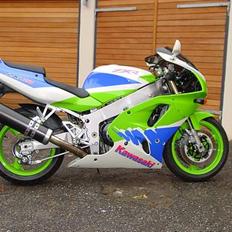 Kawasaki zxr750
