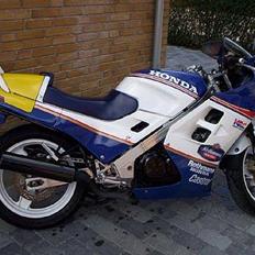 Honda VFR750F *SOLGT*