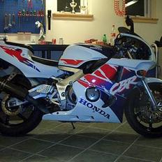 Honda CBR 400 rr fireblade