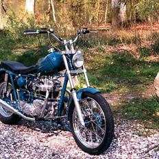 Triumph T 100