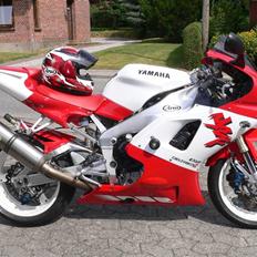 Yamaha R1 
