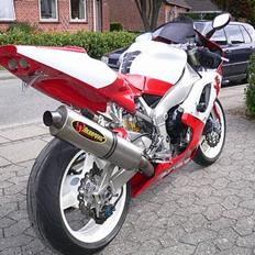 Yamaha R1 