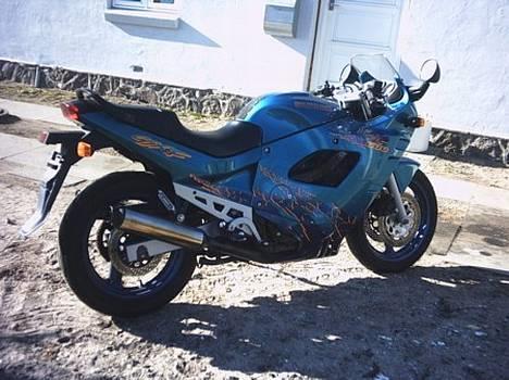 Suzuki GSX 600 F billede 2