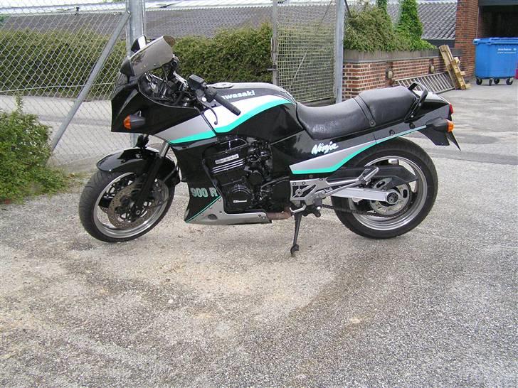 Kawasaki GPZ 900r - Endelig færdig med projekt ZZR1100 hjul billede 1