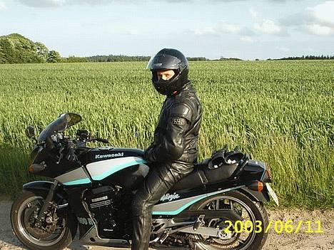 Kawasaki GPZ 900r - En sommerdag hvor det ikke regner, kan næsten ikke huske hvornår billede 2