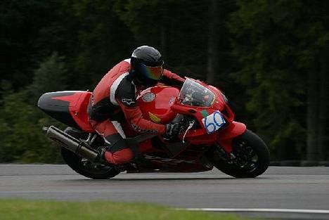 Honda sp1  solgt - ned i sviget. kom nu ned. ok næste gang med mere fart billede 5