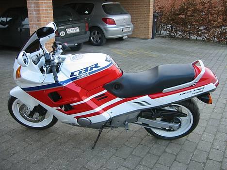 Honda CBR 1000 F sc24 billede 3