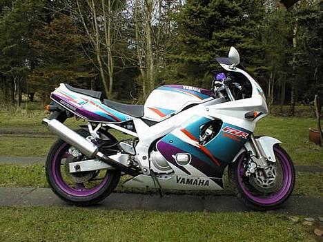 Yamaha FZR 600 R - Flot og nyvasket...! billede 2