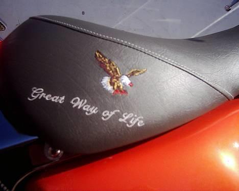 Suzuki VL 1500 - Lille detalje ved sæde billede 4