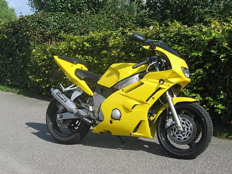 Yamaha FZR 600 -- SOLGT-- billede 1