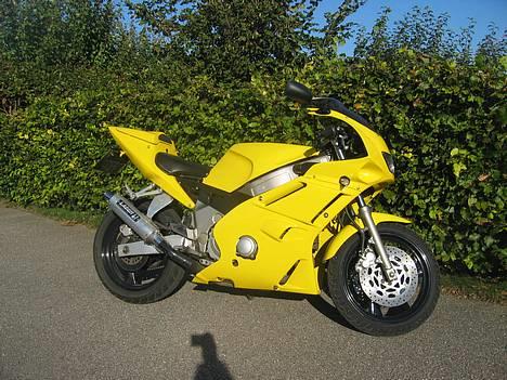 Yamaha FZR 600 -- SOLGT-- billede 3