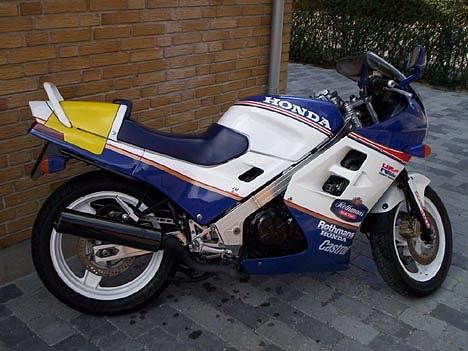 Honda VFR750F *SOLGT* - Nyvasket, men stadig uden plade!!!! (Forår 2004) billede 1