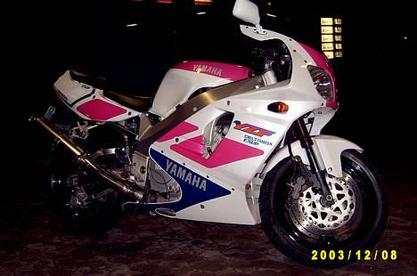 Yamaha yzf 750 r - Originale farver. Kanon stand billede 1