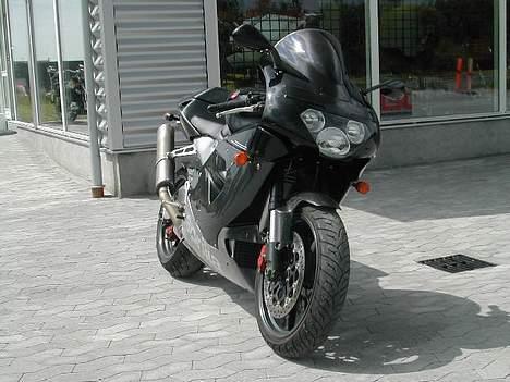 Aprilia RSV 1000 billede 2