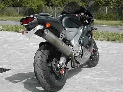 Aprilia RSV 1000 billede 3