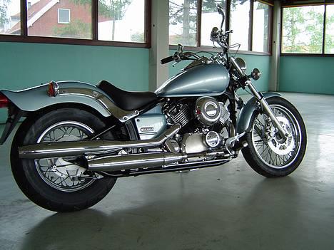 Yamaha XVS DragStar  *SOLGT* - Efter renovering med standard udstødning og fodhviler billede 4