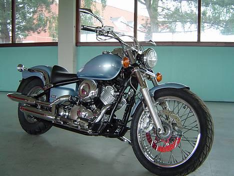 Yamaha XVS DragStar  *SOLGT* - Efter renovering med standard udstødning og fodhviler billede 5