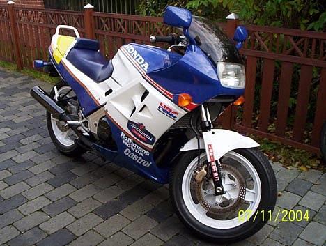 Honda VFR750F *SOLGT* billede 5