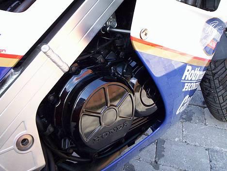 Honda VFR750F *SOLGT* - Står nærmest som ny overalt!!! billede 6