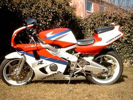 Honda CBR 400 RR Toppen af DK billede 3