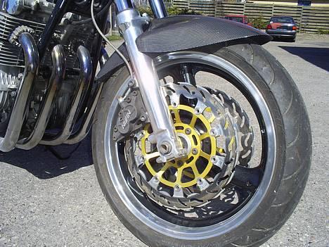 Suzuki GS1000 - 17" forhjul med bremser og carbon forskærm fra GSX-R 1100, samt flame discs billede 4
