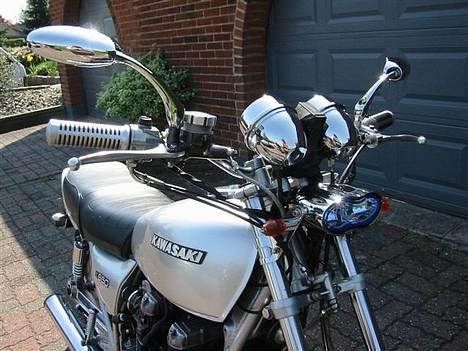 Kawasaki Z 650 - forfra med lækker lygte og spejle... billede 3