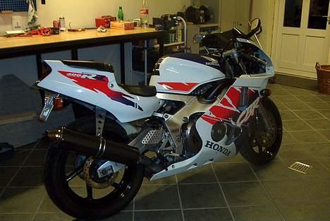 Honda CBR 400 rr fireblade billede 2