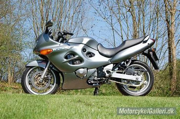 Suzuki GSX-750F SOLGT - Foto fra Powermax Brochuren... sådan ser den ca. ud ja :) billede 1