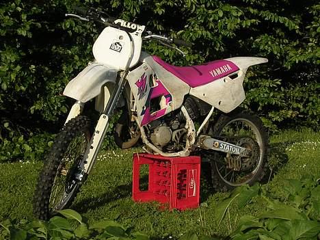 Yamaha YZ 125 - Nyvasket, men ikke helt ren :) 1 billede 2