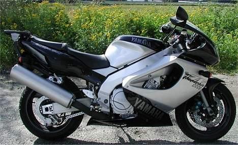 Yamaha YZF1000 billede 1