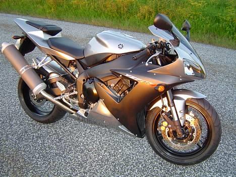 Yamaha YZF-R1 billede 1