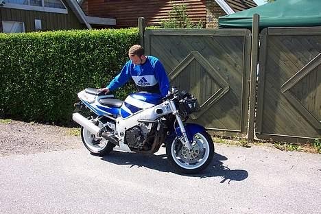 Suzuki GSX-R750 (Frederikshavn) - Se jeg har også tøj i cyklens farve billede 10