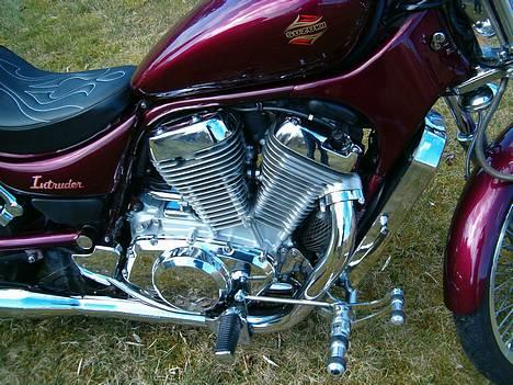 Suzuki Intruder. SOLGT billede 4