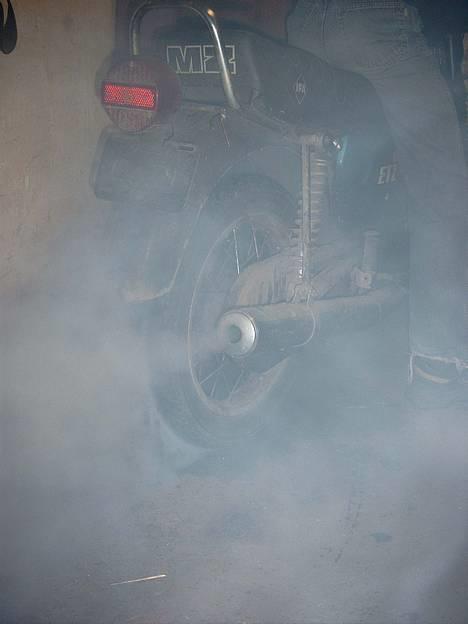 MZ ETZ 150 ( røgmaskine ) - 2% dæk røg. 98% olie kogt røg billede 4