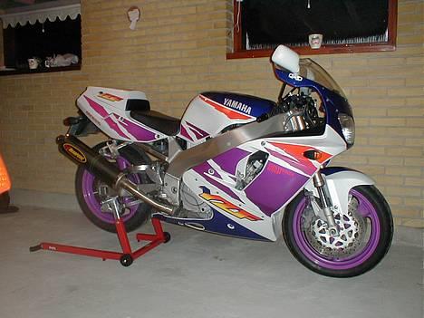 Yamaha YZF750R (solgt)  - Som dyret så ud da jeg købte den 2002 billede 1