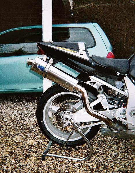 Suzuki GSX-R 1000 K1 - Giver en lækker lyd! Og måske en enkelt pony eller to... billede 4