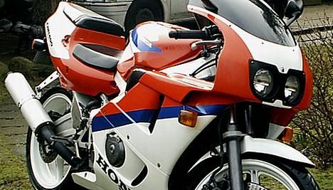 Honda CBR 400 RR FireBlade RIP billede 4