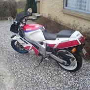 Yamaha FZR 600